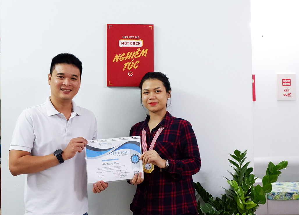 Chúc mừng Đỗ Phương Trang trúng tuyển tiếp viên hàng không Vietnam Airlines