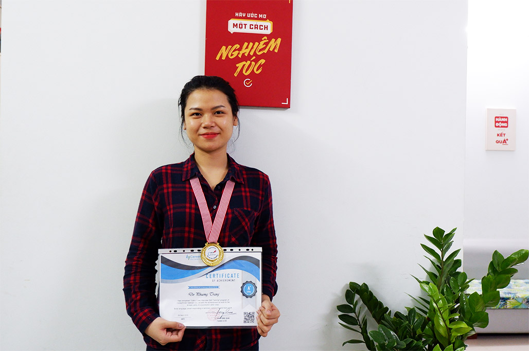 Chúc mừng Đỗ Phương Trang trúng tuyển tiếp viên hàng không Vietnam Airlines